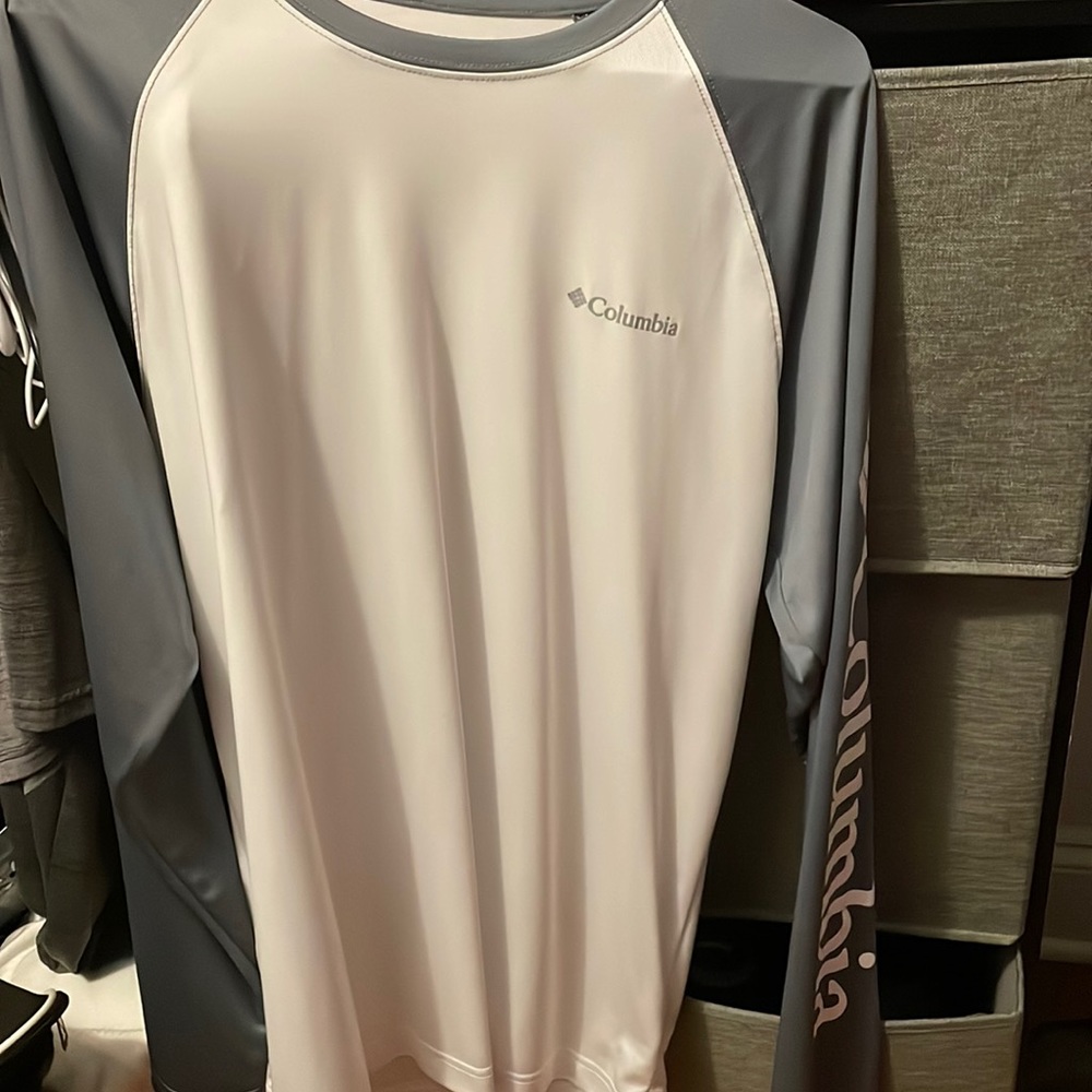 Columbia Long sleeve. Mens M